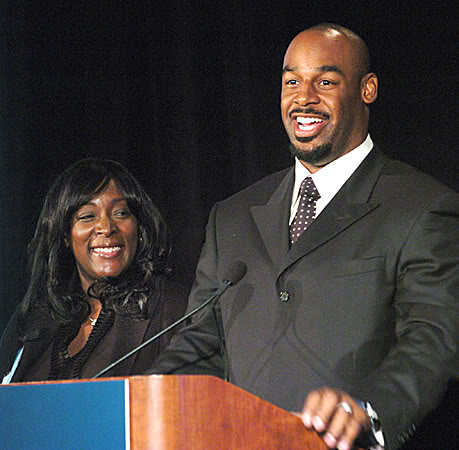 Donovan McNabb's wife Raquel McNabb - PlayerWives.com