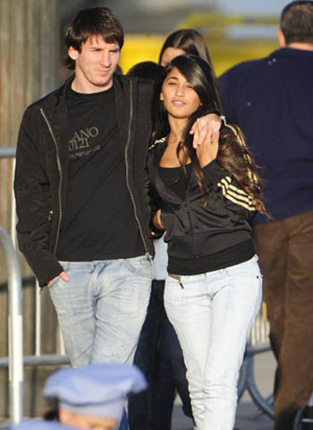 Lionel Messi's fiancee Antonella Rocuzzo GD Star Rating loading