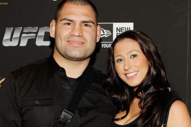 Cain Velasquez's girlfriend Michelle Borquez - PlayerWives.com