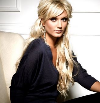 Phil Costa’s fiance Brooke Hogan